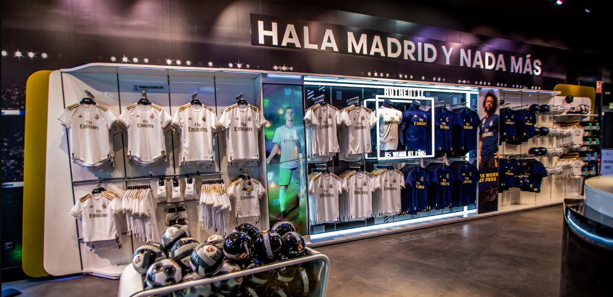 Shop madrid. Мадрид магазин. Real Madrid shop. Одежда Реал Мадрид. ЦФ шоп.